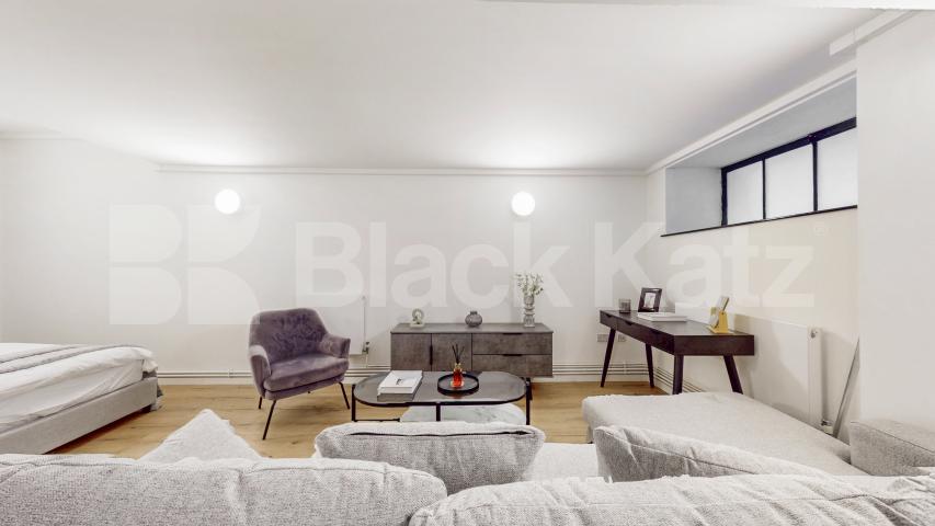 Modern studio apartment within a warehouse conversion in the trendy Dalston Springfield House lofts - Tyssen Street, Dalston